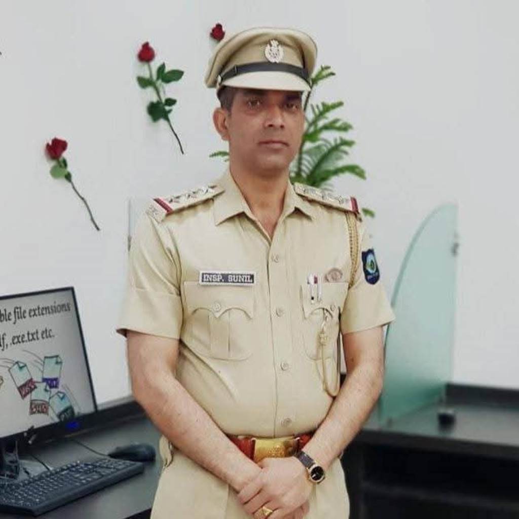 Haroli Police Station SHO Sunil Sankhyan Transferred to Shimla Locals Bid an Emotional Farewell